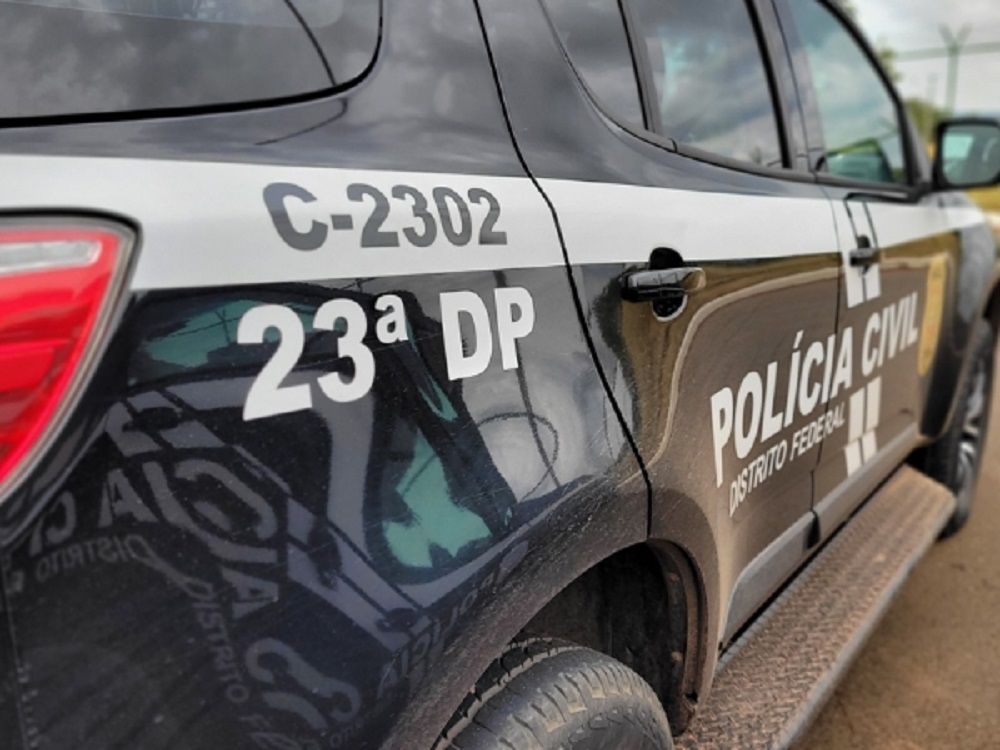 Delegado do DF é preso após disparos contra esposa e funcionária em hospital