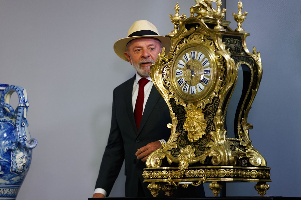 Em evento pela democracia, Lula reclama com comandante da Aeronáutica por espera de avião