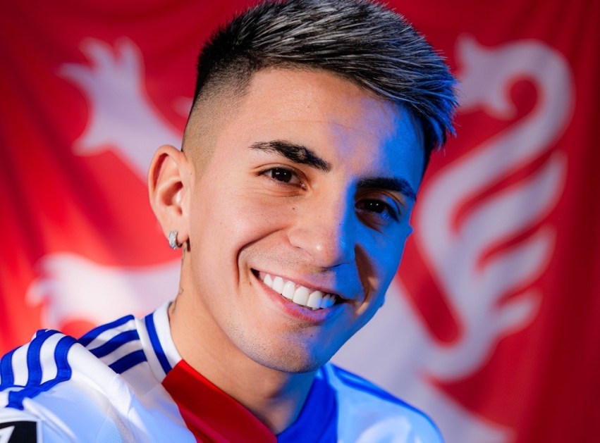 O meia-atacante argentino Thiago Almada com a camisa do Lyon