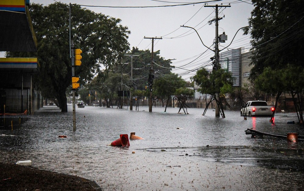 Tempestades deixam ao menos dois mortos no RS; alerta para chuva e granizo vai até terça-feira - QTU Questões do Universo