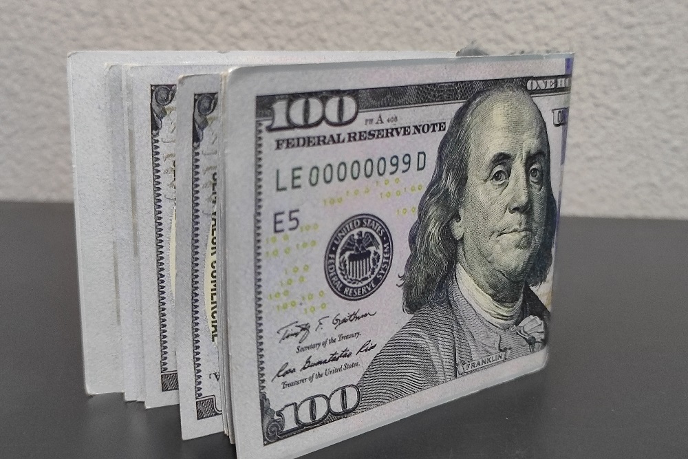Dólar recua após Banco Central injetar mais US$ 5 bilhões em dois novos leilões