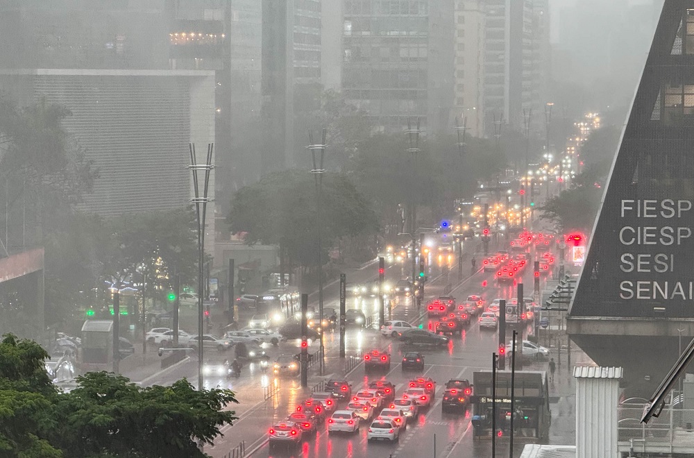 Inmet emite alerta laranja para chuvas intensas em São Paulo, Paraná e Rio de Janeiro