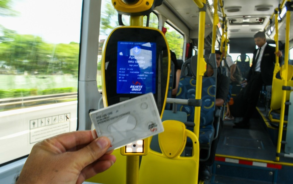 Tarifa zero nos ônibus: o que falta para a promessa de Lula sair do papel?