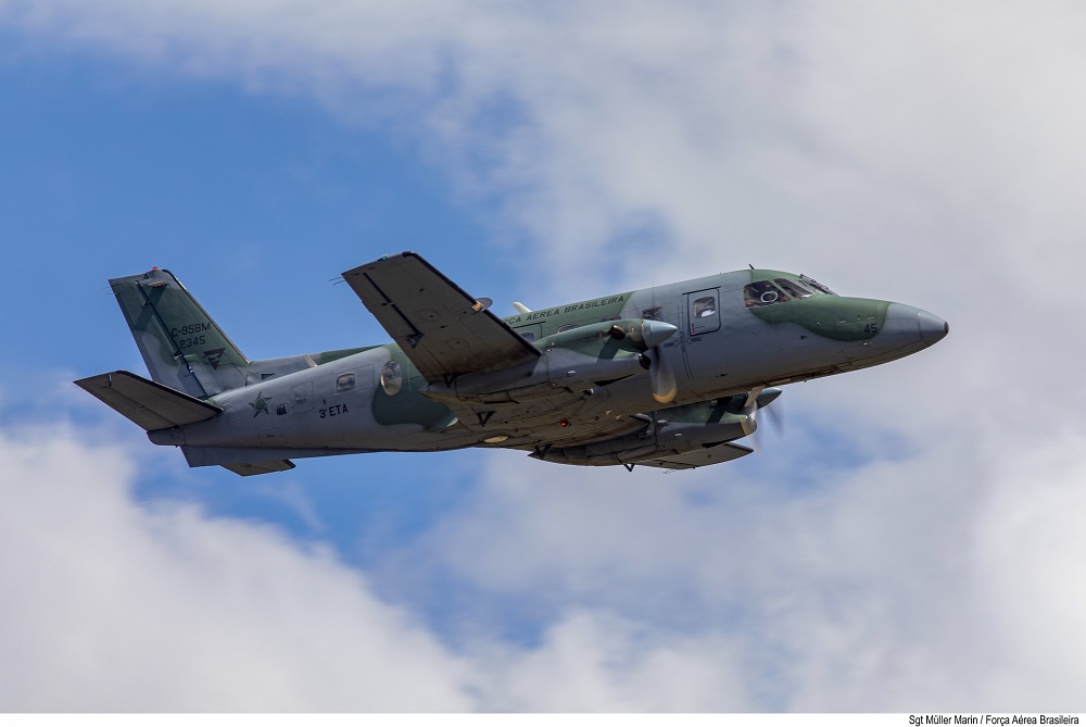 Avião da FAB enfrenta problema técnico em teste e faz pouso de emergência em Brasília