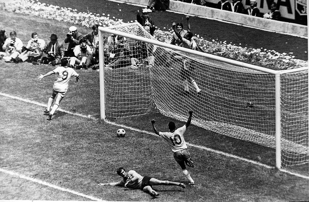 Cinco narradores do rádio brasileiro deram voz ao gol de Carlos Alberto Torres na final da Copa de 1970