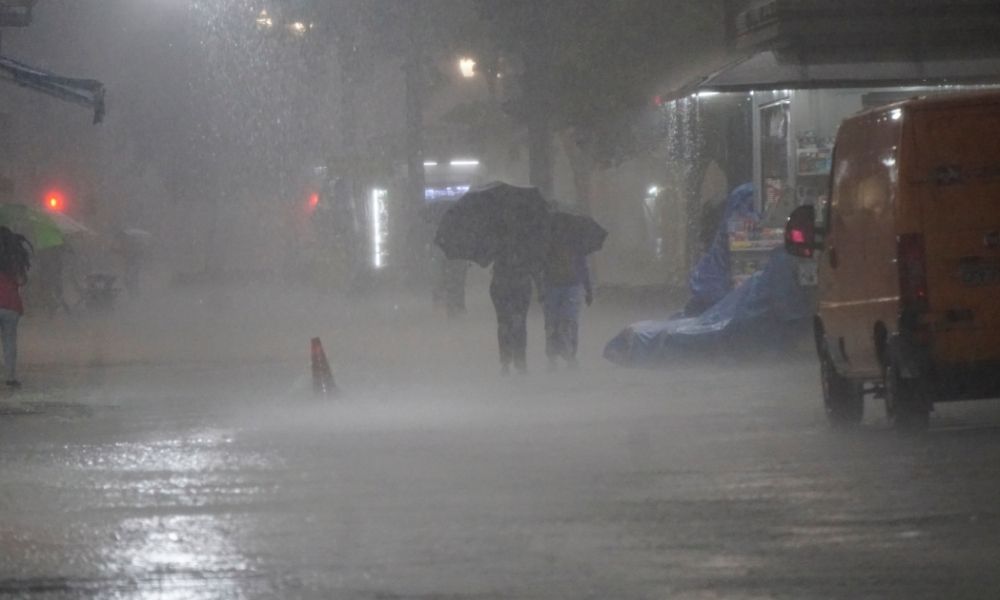 Semana começa com chuvas acima da média no Sul e alerta para transtornos