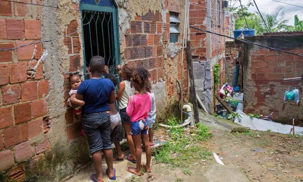 Mais da metade das crianças no Brasil vive na pobreza, diz Unicef