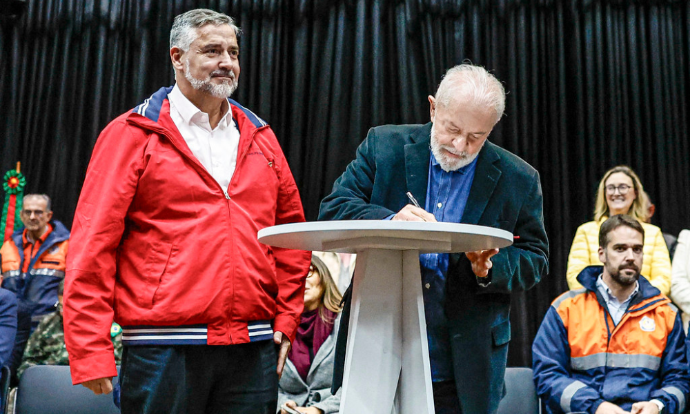 15.05.2024 - Ministro da SECOM, Paulo Pimenta e o Presidente da República, Luiz Inácio Lula da Silva, durante anúncio de medidas relacionadas ao Rio Grande do Sul. São Leopoldo - RS.