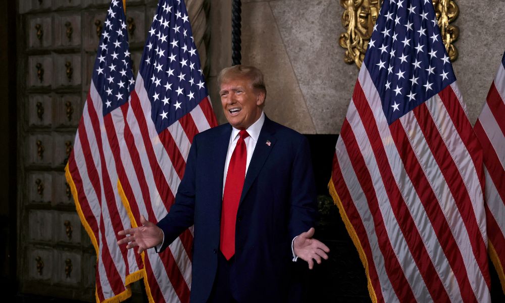 Trump diz que Irã ‘deixará de existir’ se EUA decidirem intensificar ataques