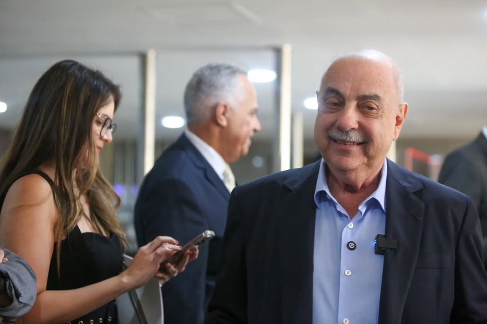 Prefeito de Belo Horizonte recebe alta da UTI após 26 dias