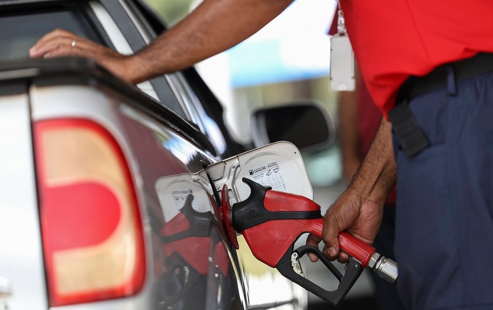 Gasolina sobe, gás de cozinha cai e diesel fica estável na última semana de julho, diz ANP - QTU Questões do Universo