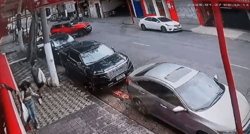 Motorista com CNH vencida é presa após atropelar cinco pessoas na Liberdade, no centro de São Paulo