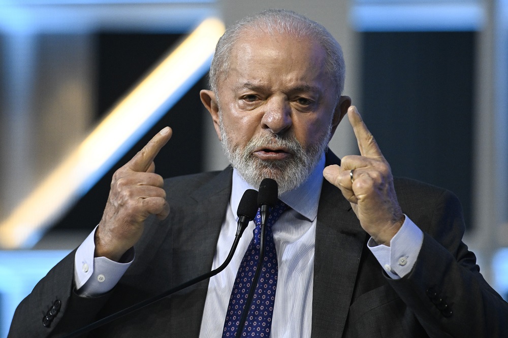 ‘Não vamos permitir que redes sociais transformem ambiente em carnificina ou barbárie digital’, diz Lula
