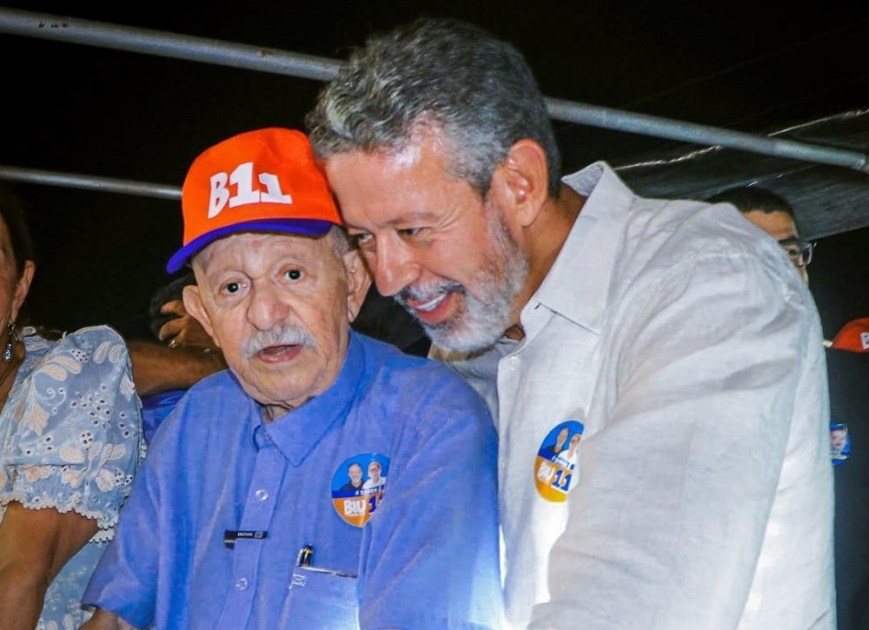 O presidente da Câmara dos Deputados, Arthur ira, homenageou o pai, Benedito de Lira, morto nesta terça-feira, em postagem no Instagram: "Meu herói, minha referência"
