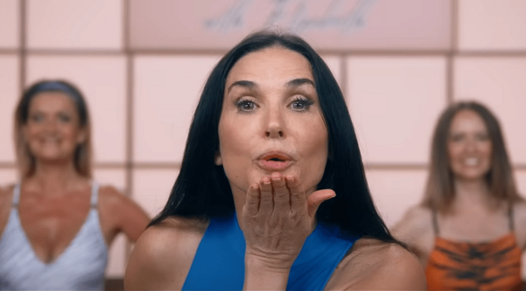 Demi Moore diz que cenas de nudez em ‘A Substância’ foram importantes para a construção da personagem