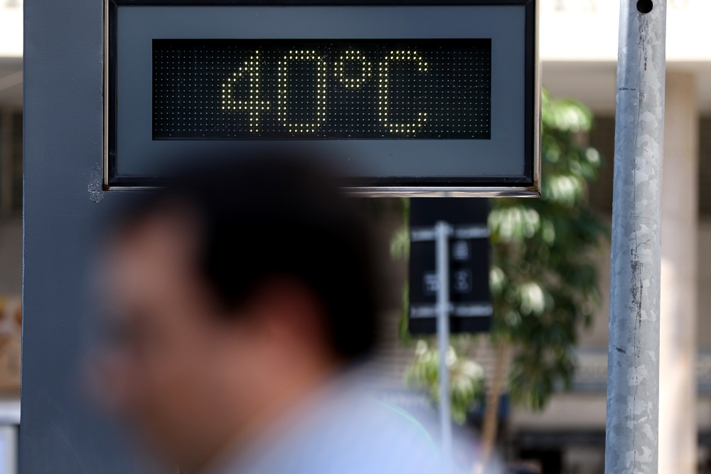 Ventilador de pescoço e mini climatizador: o que levar na bolsa para fugir do calor nas viagens