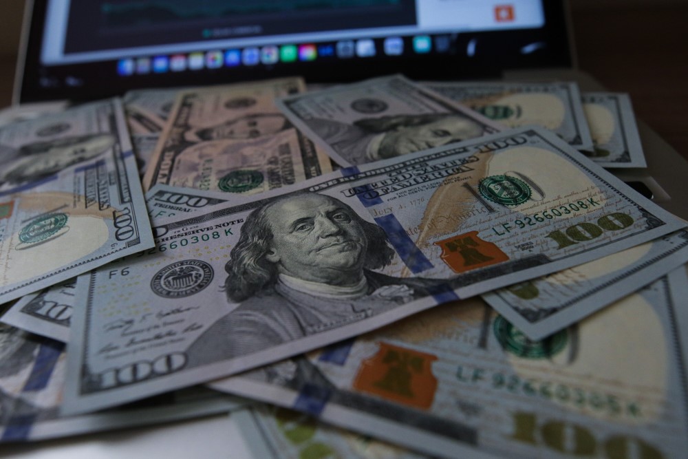 Banco Central vende US$ 2 bilhões em primeiro leilão da era Galípolo