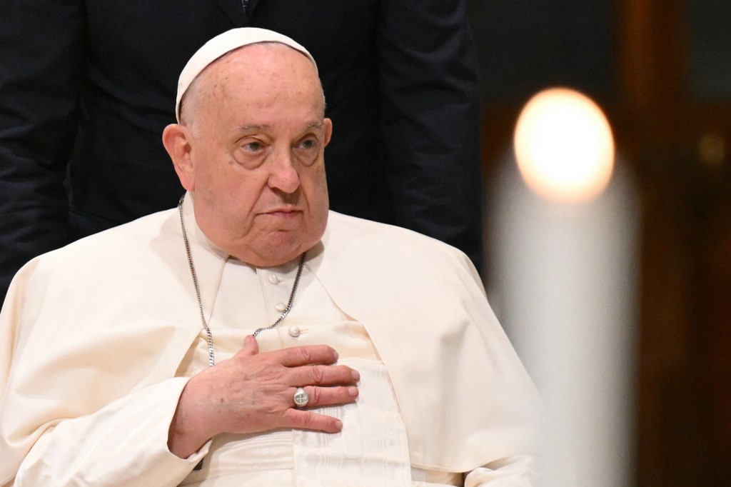 Papa sofre piora ‘repentina’ após crise de broncoespasmo