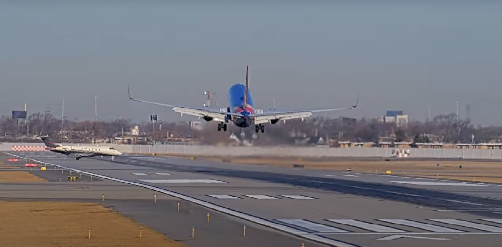 Avião da Southwest evita colisão com jato durante pouso nos Estados Unidos