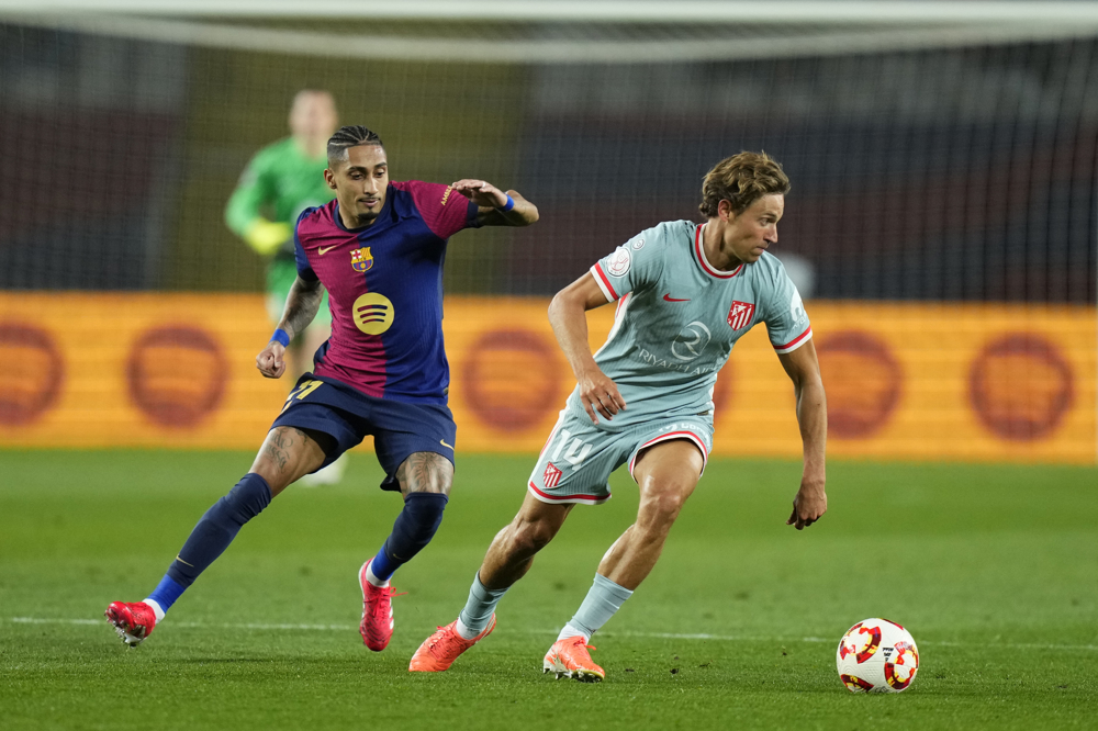 Barcelona e Atlético de Madrid empatam por 4 a 4 em semifinal eletrizante da Copa do Rei