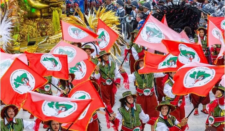 Prefeito de Cariacica corta verbas para escola de samba após desfile polêmico homenageando MST