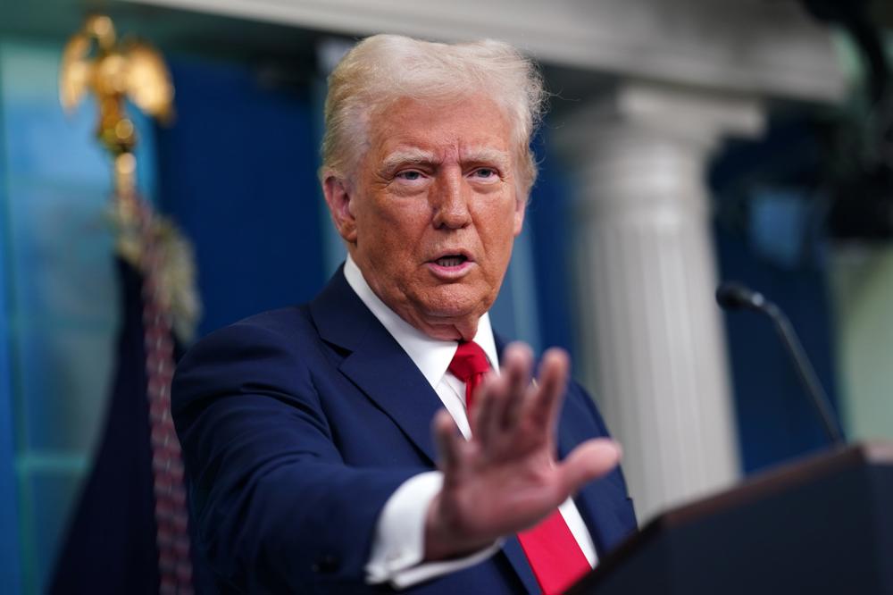Trump revoga decreto que garantia que venda de armas no exterior não seriam usadas em violação aos direitos humanos