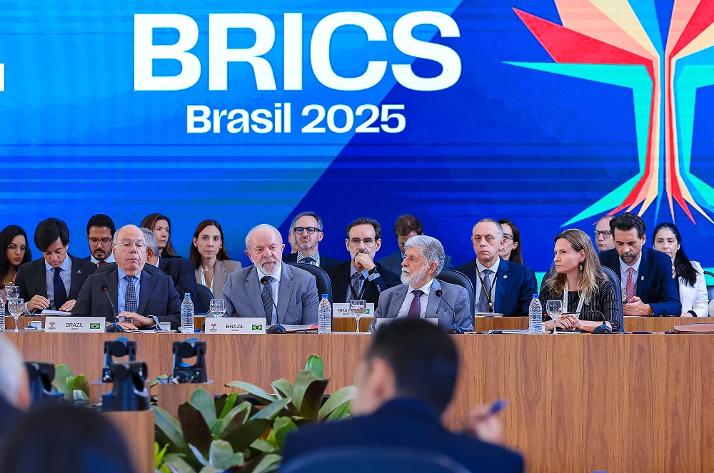 ‘Grandes corporações não têm o direito de desestabilizar nações inteiras com desinformação’, diz Lula