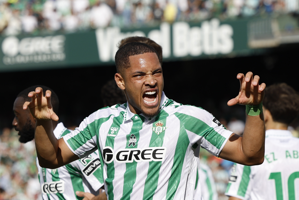 Técnico do Betis confirma o atacante Vitor Roque no Palmeiras: ‘Está feito’