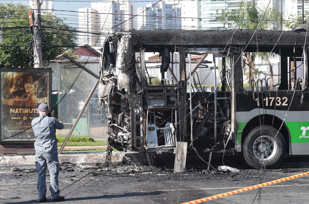 ‘Só sei que salvei todo mundo’, diz motorista de ônibus atingido por avião em São Paulo
