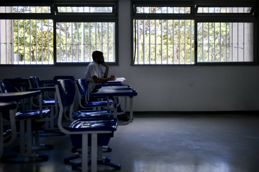 Justiça derruba liminar e autoriza retorno das aulas no Rio Grande do Sul
