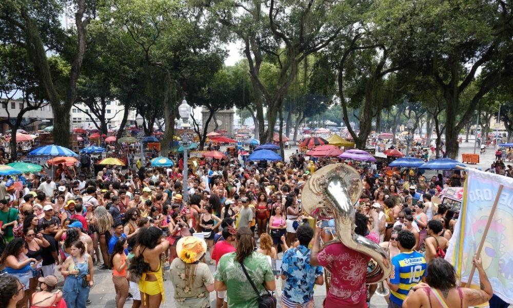 Embaixada dos EUA emite alerta de segurança a americanos para o carnaval 2025 no Brasil