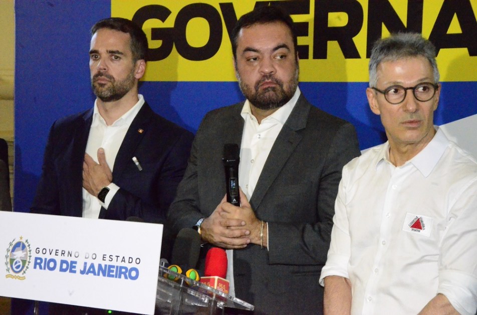 O governador do Rio Grande do Sul, Eduardo Leite (PSDB), o governador do Riode Janeiro, Cláudio Castro (PL) Eduardo Leite (PSDB), e o governador de Minas Gerais, Romeu Zema (Novo), durante coletiva após encontro no Palácio Guanabara, sede do governo do Rio, na capital fluminense