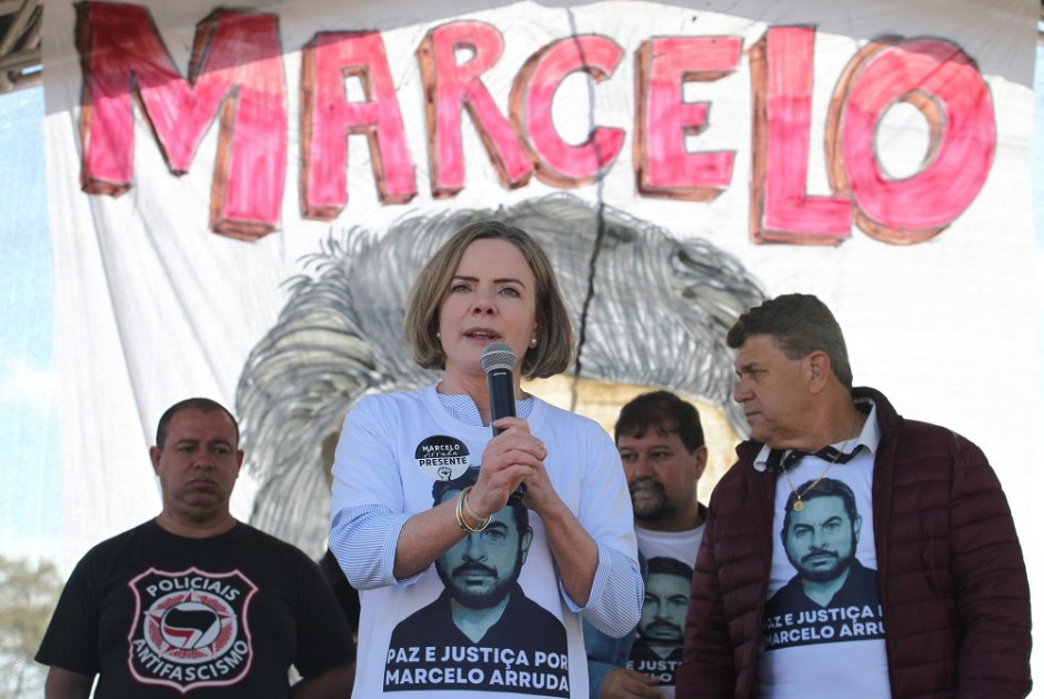 Gleisi Hofmann participa de ato em homenagem a Marcelo Arruda