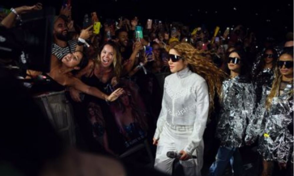 Shakira exalta público brasileiro ao iniciar turnê mundial: ‘Não poderia ter plateia melhor’
