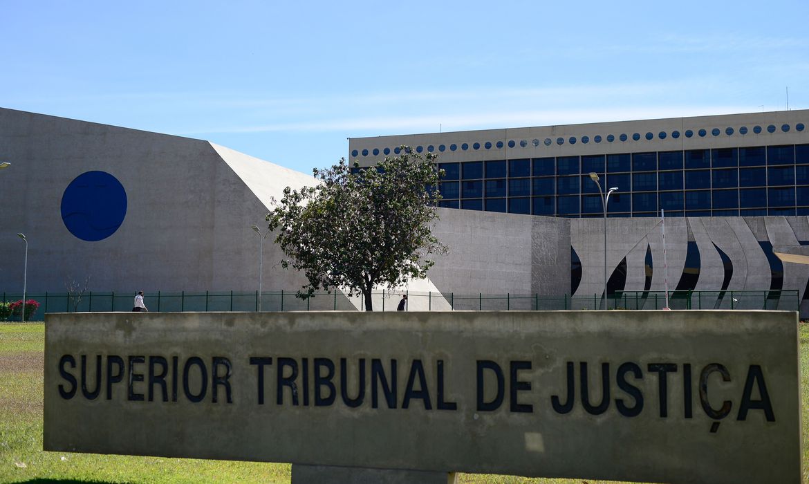 STJ rejeita tese de racismo reverso e anula processo de injúria racial movida contra um homem negro