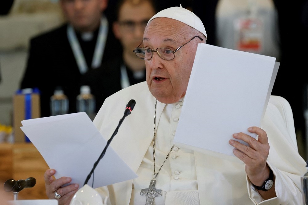 Médicos cogitaram suspender tratamento e deixar papa Francisco morrer