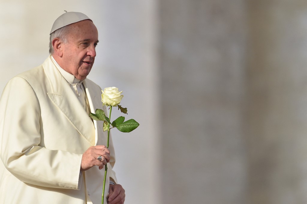 Papa ‘descansou bem’, mas voltou a utilizar ventilação mecânica não invasiva, diz Vaticano