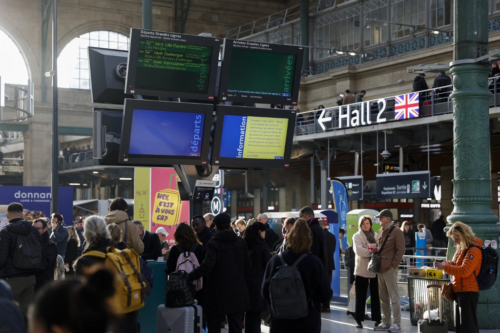 Descoberta de bomba da Segunda Guerra Mundial paralisa maior estação de trem de Paris