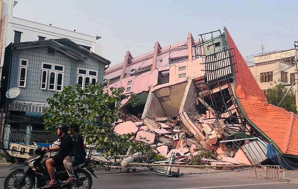 Após terremoto, Mianmar tem cenas caóticas com pessoas agonizando em frente a hospital