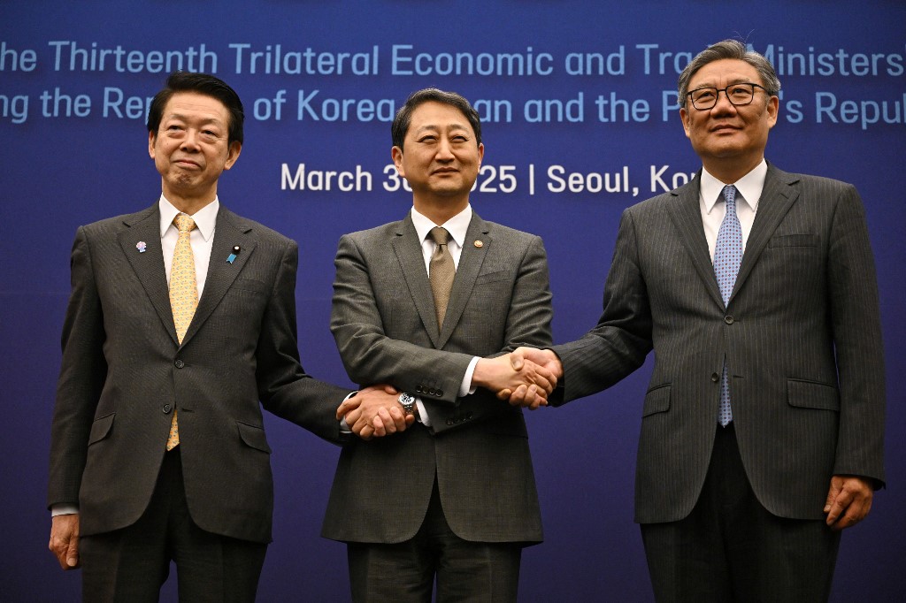 Coreia do Sul, China e Japão discutem maior cooperação no comércio em meio à guerra tarifária