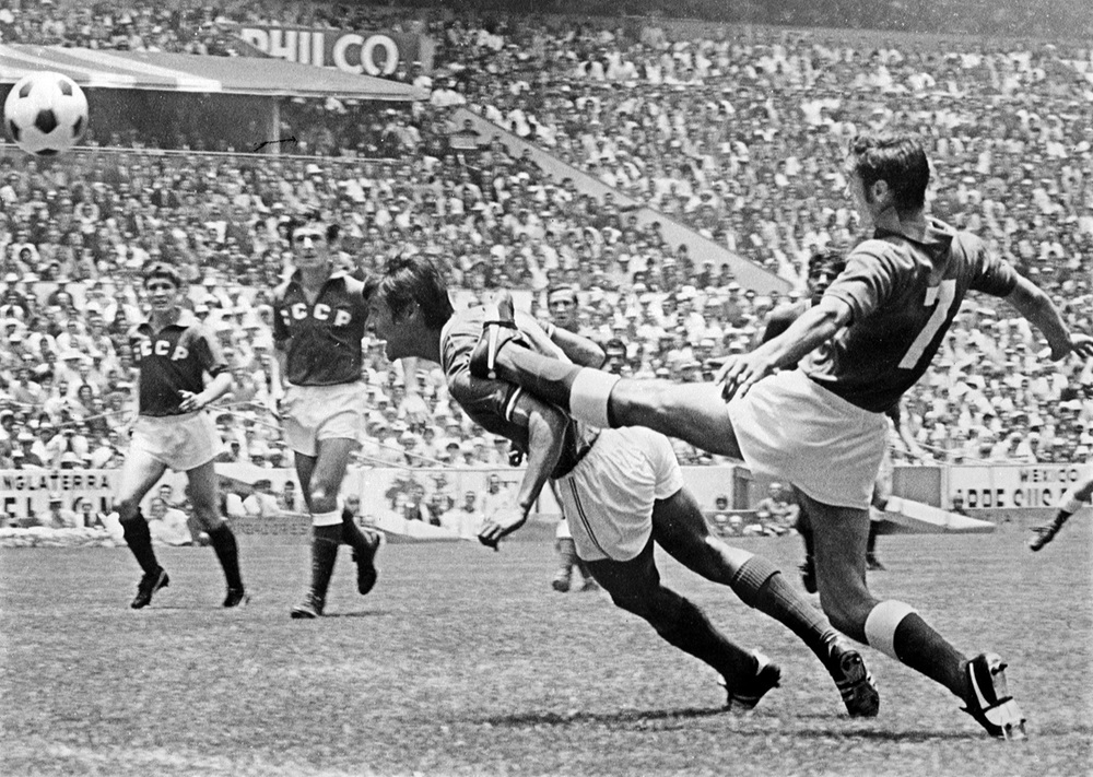 Partida sem gols abriu a Copa de 1970, a primeira ao vivo, via satélite para o planeta