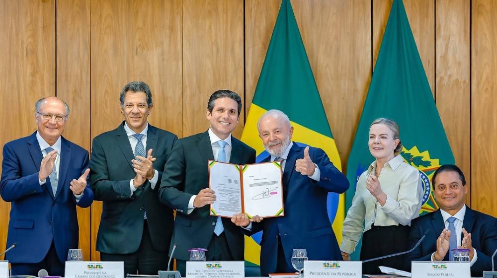 Lula assina projeto de lei que amplia isenção do Imposto de Renda para R$ 5.000