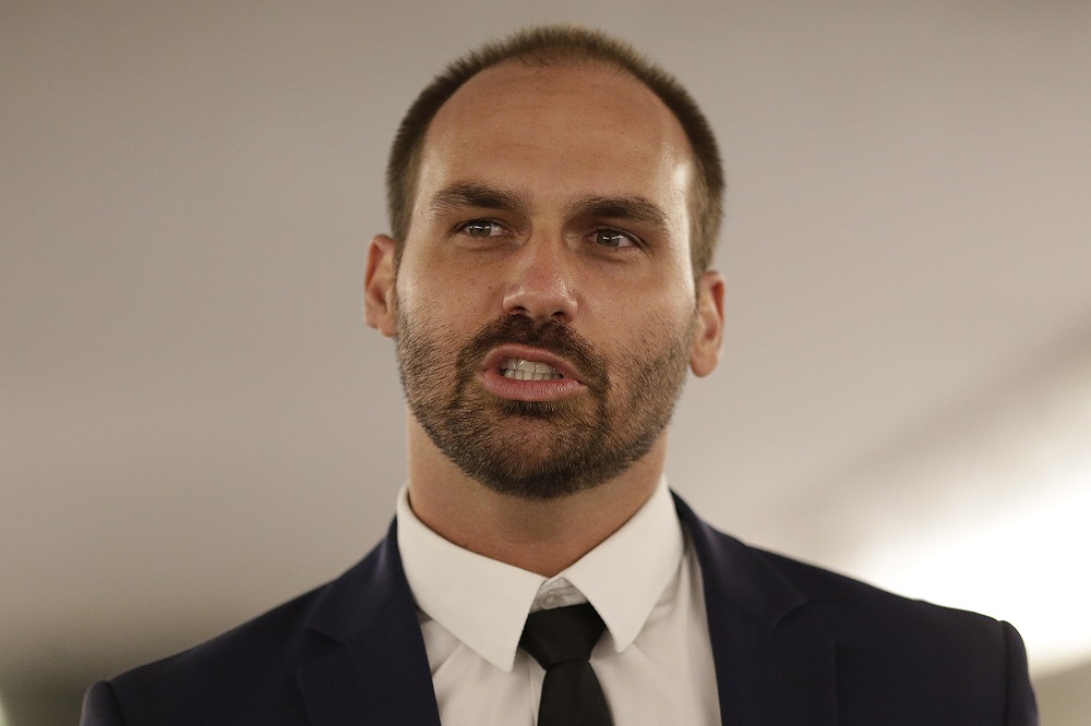 Eduardo Bolsonaro pede que EUA restabeleçam sanções contra Moraes