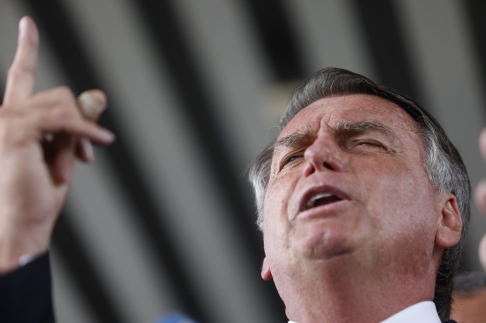Pouco depois de se tornar réu no Supremo Tribunal Federal (STF) por tentativa de golpe de Estado, o ex- presidente Jair Bolsonaro (PL) afirmou que é alvo de acusações "graves e infundadas" ao falar à imprensa em Brasília
