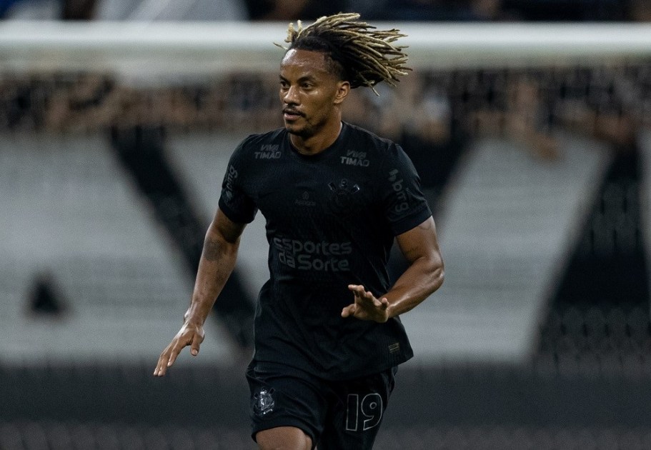 Carrillo durante a partida contra o Santos