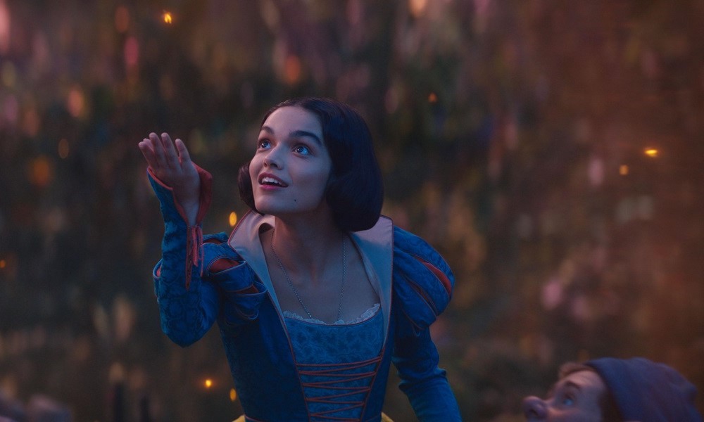 Rachel Zegler viveu Branca de Neve no live-action do clássico dos anos 1930