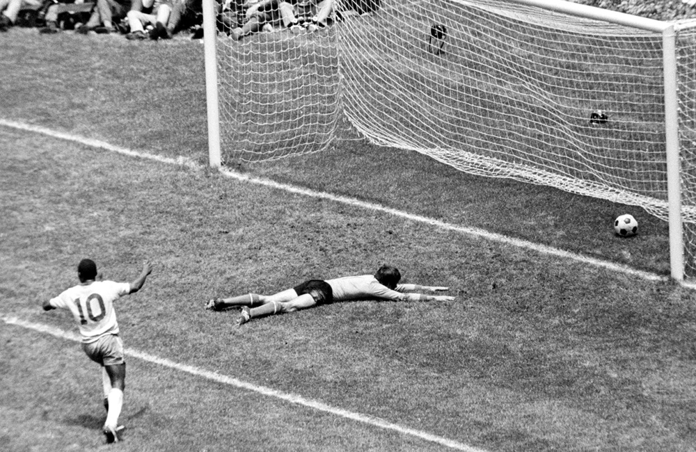 Gravação original da TV do primeiro tempo da final de 1970 emociona os fãs do futebol