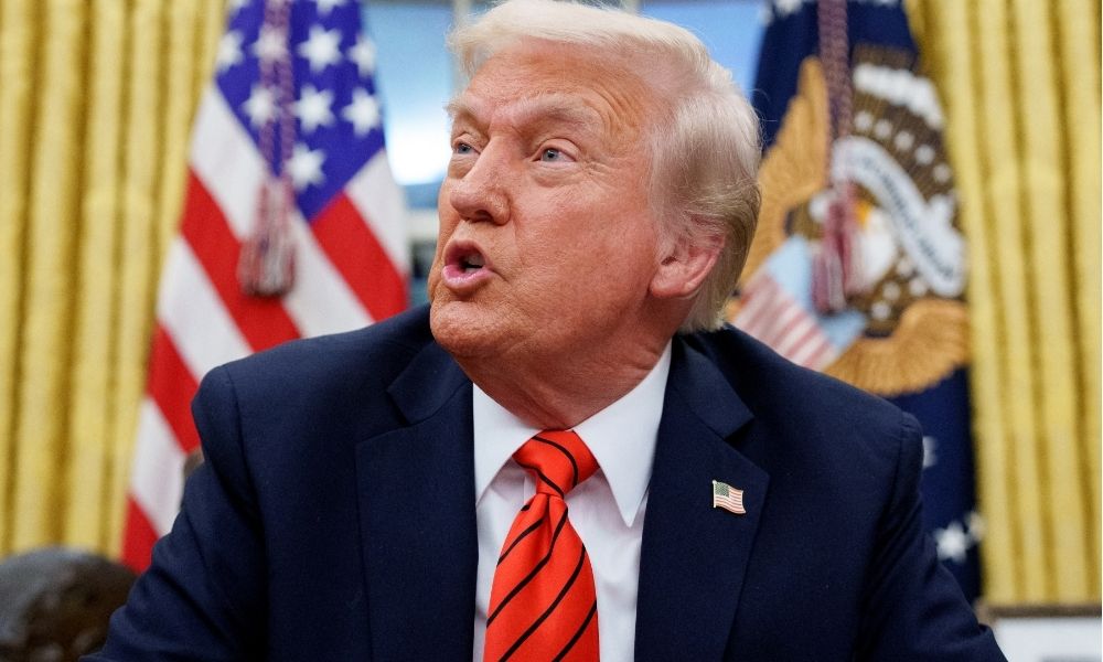 Trump diz que Irã faz EUA de ‘bobos’ e promete ataque ‘com m