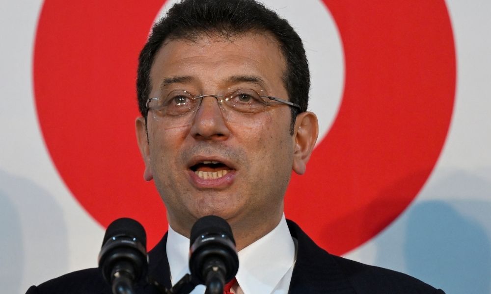 Prefeito detido de Istambul, principal opositor de Erdogan, é designado candidato à presidência da Turquia