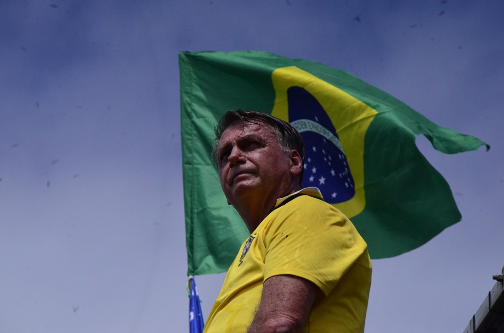 Bolsonaro diz que prisão domiciliar de mulher que pichou estátua é ‘recuo tático coberto de cinismo jurídico’